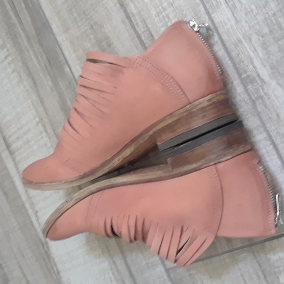 SALE!!!FREE PEOPLE..LOST VALLEY BOOTIES.. - Picture 5 of 8